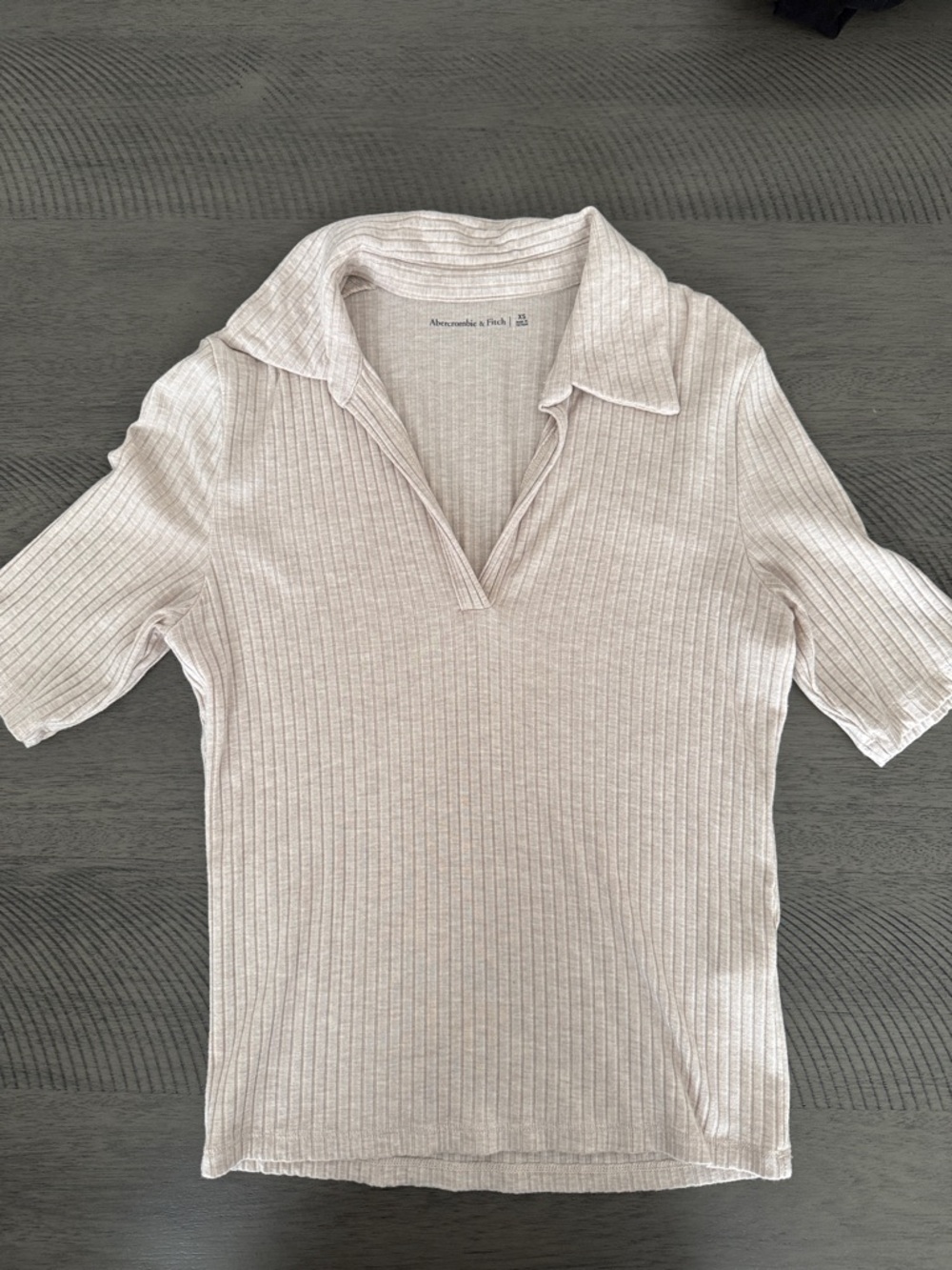 Abercrombie & Fitch Ribbed V‑Neck Polo Top - Beige